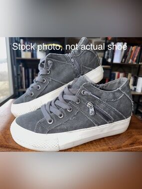 Blowfish Maui Women's Gray Low-Top Canvas Sneakers with 1.5” Platform w/Side Zip
